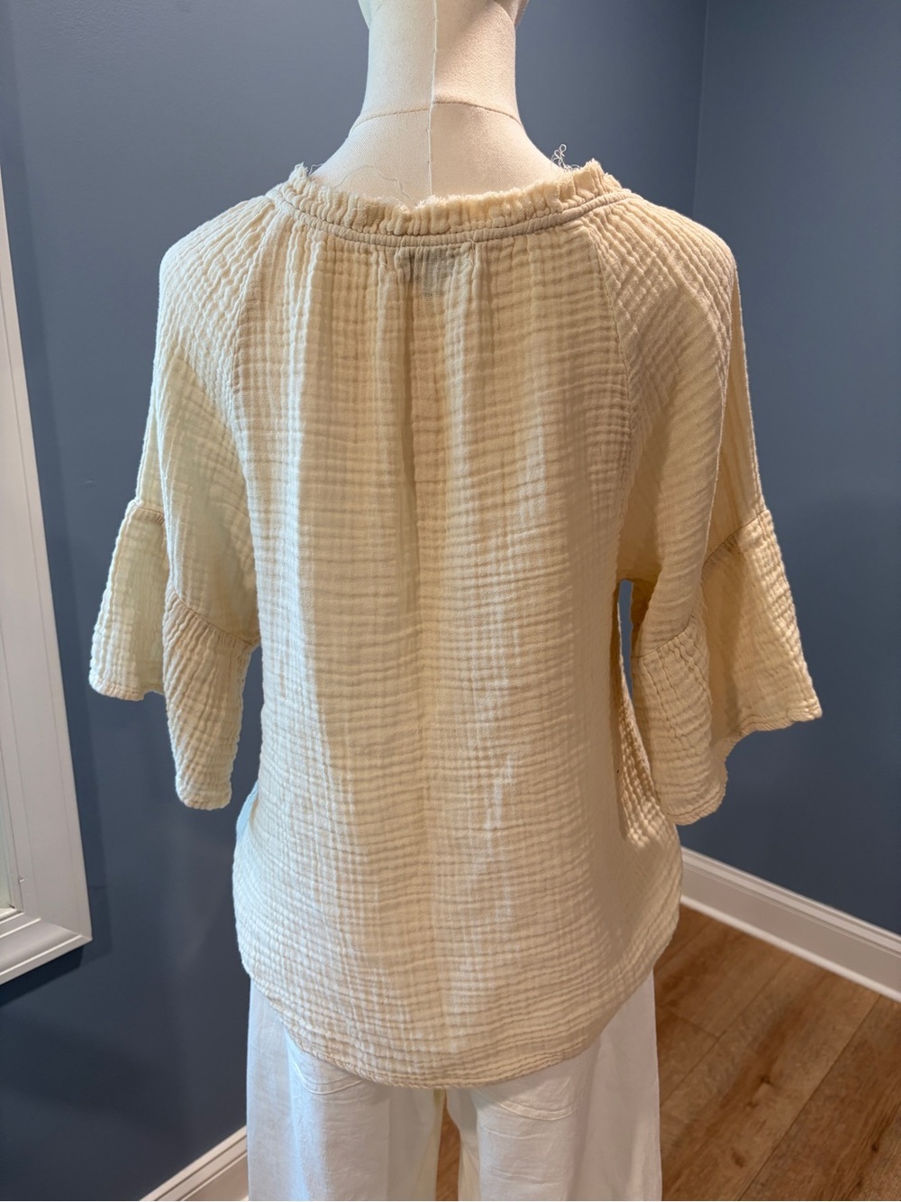 Michael Stars Gauze Top XS Cream Boho Raw Edge Bell Sleeve Blouse - Picture 6 of 8